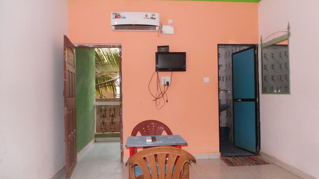J.S Holiday Guest House กาลังกูติ ภายนอก รูปภาพ