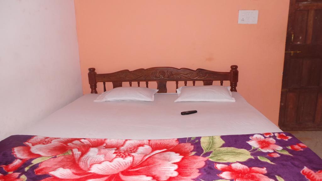 J.S Holiday Guest House กาลังกูติ ภายนอก รูปภาพ
